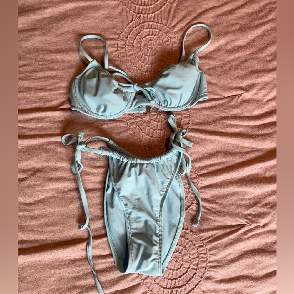 Target brand swimsuit. Top medium, bottoms large. Worn once to try on.